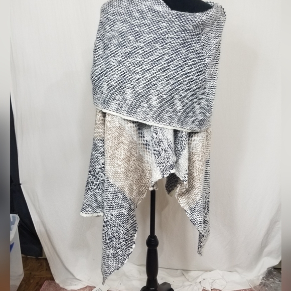 Umgee Color Block Knit Poncho - Picture 3 of 4